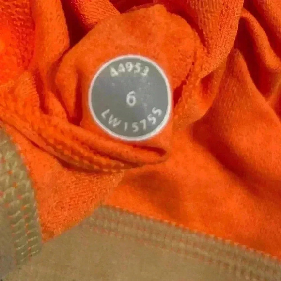 LuLuLemon Racer Back Tank with Built in Sports Bra - Picture 5 of 10